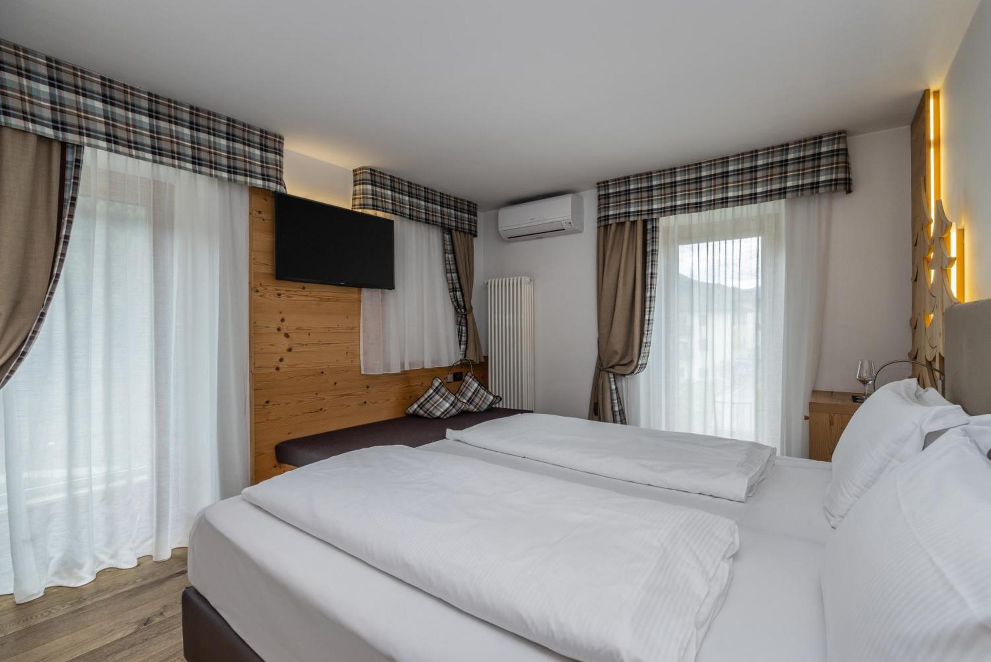 Hotel Ravelli Luxury Spa Медзана Экстерьер фото